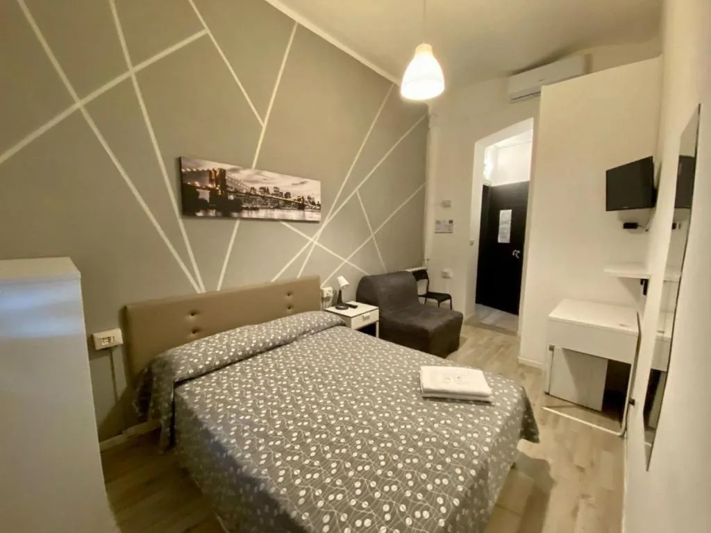 Camera Matrimoniale con Bagno Privato — Guest House Minas