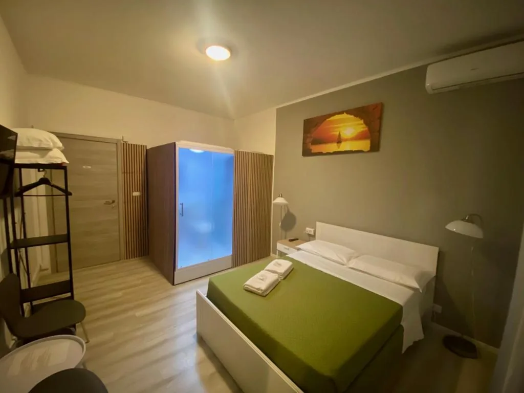 Double Room with Private Bathroom — Guest House Pirelli Milano