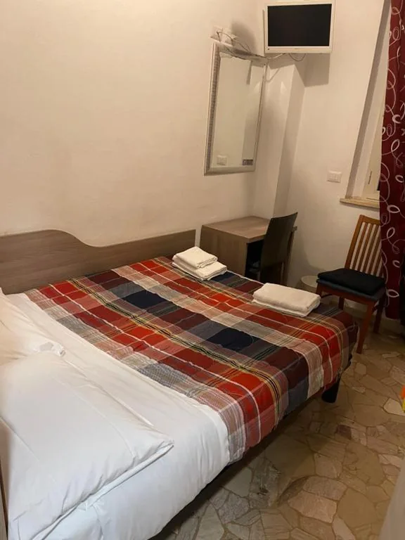 Camera Matrimoniale con Bagno Privato — HOTEL BISSI
