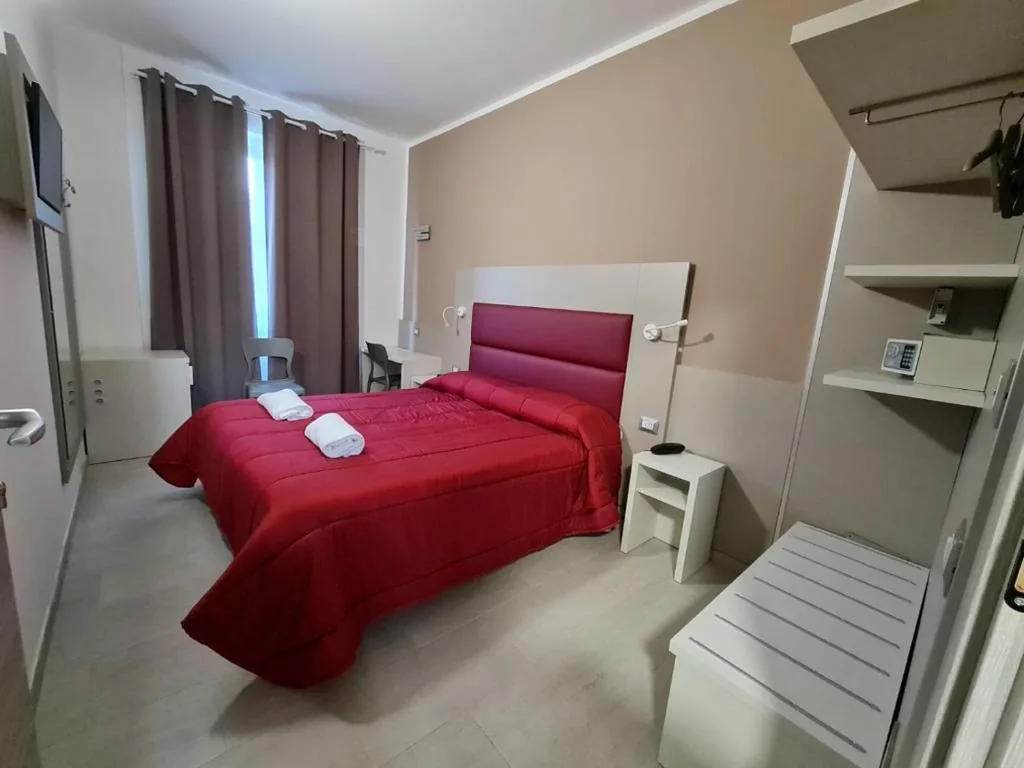 Double Room with Private Bathroom — Hotel City 20