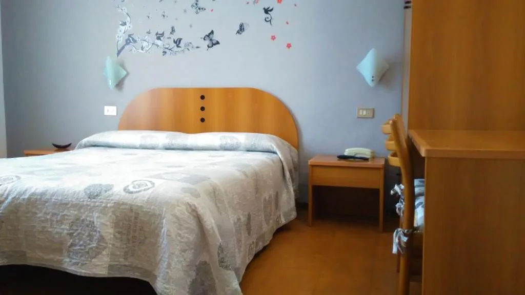 Double Room with Private Bathroom — Hotel Tirreno