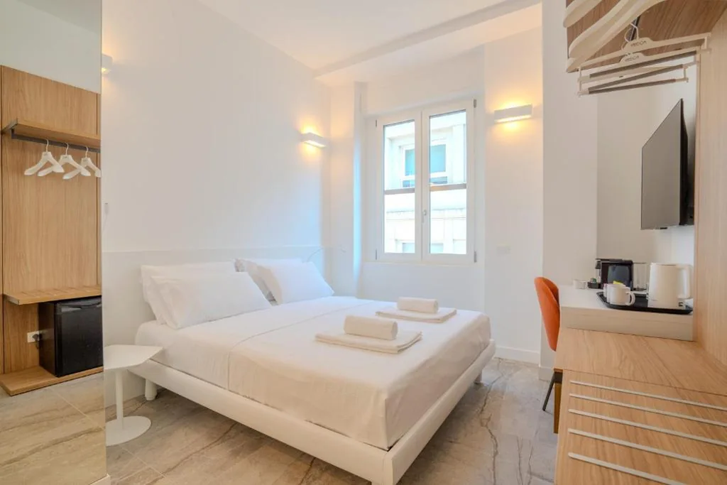 Double Room with Private Bathroom — Italianflat – Vandom 2 Duomo Luxury Rooms Foresteria Lombarda