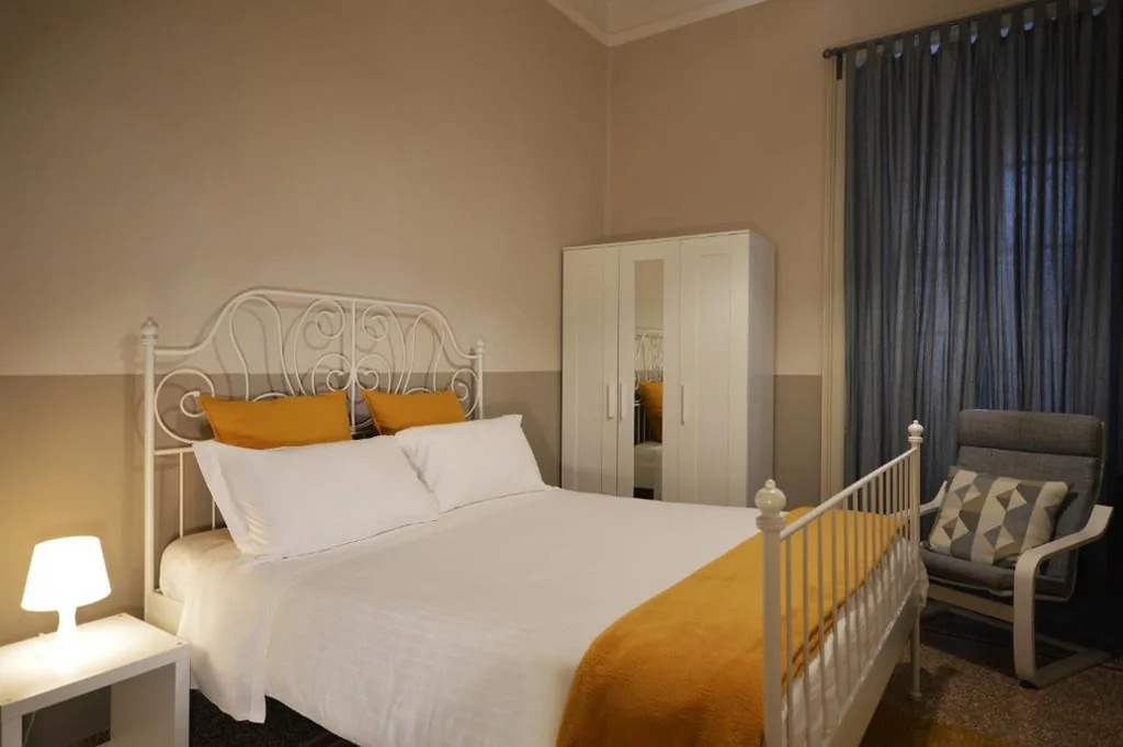 Double Room with Private Bathroom — La Maison B