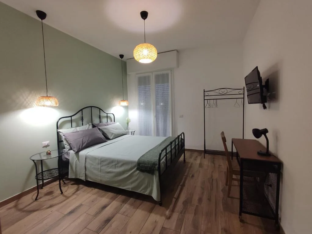 Camera Matrimoniale con Bagno Privato — LORA GIUSTA GUEST HOUSE