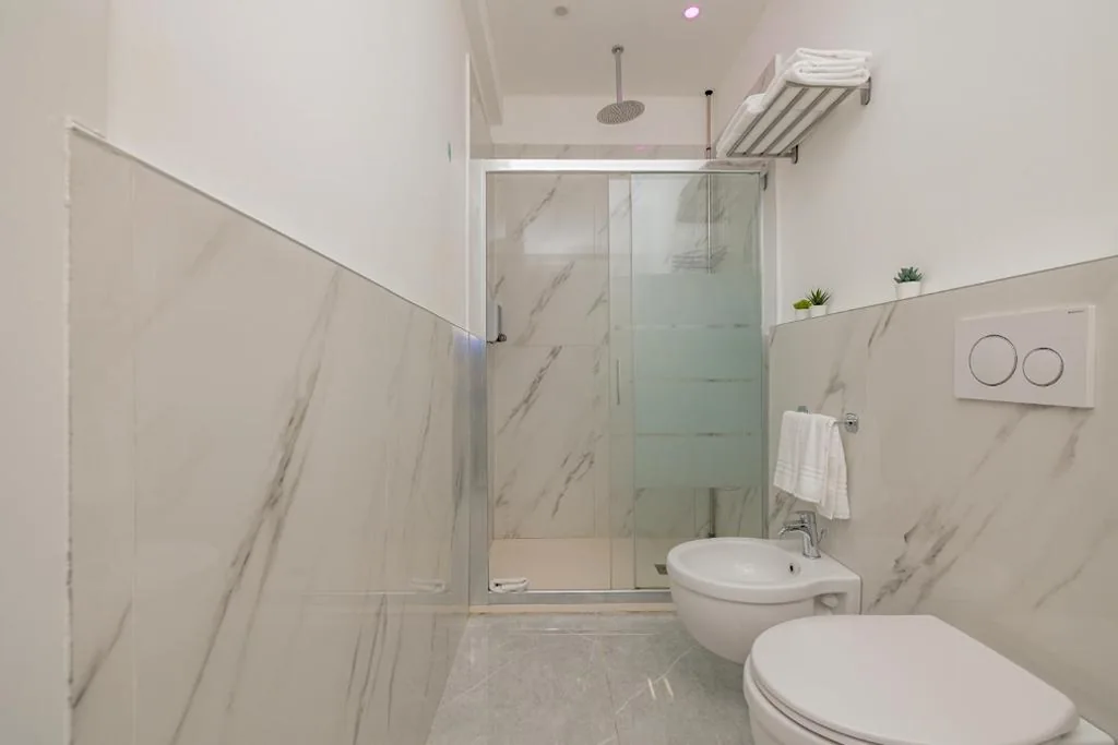 Double Room with Private Bathroom — Luxury Room – 1