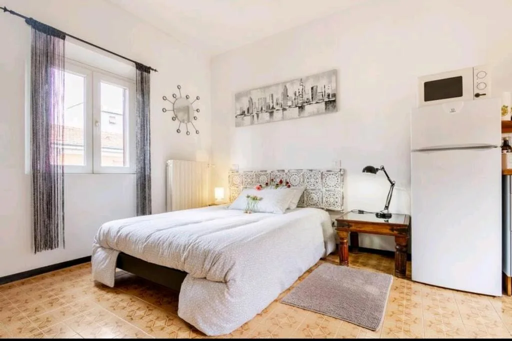 Camera Matrimoniale con Bagno Privato — Relax a 4 salti dai navigli