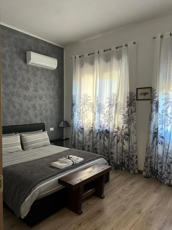 Double Room with Private Bathroom — Residenza Guglielmo – Free Parking
