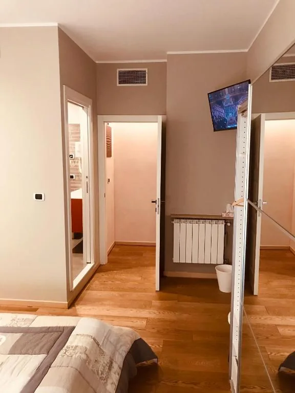 Double Room with Private Bathroom — Smart-House-Central-Rent-Rooms-With-Air-Conditioning FREE PARKING