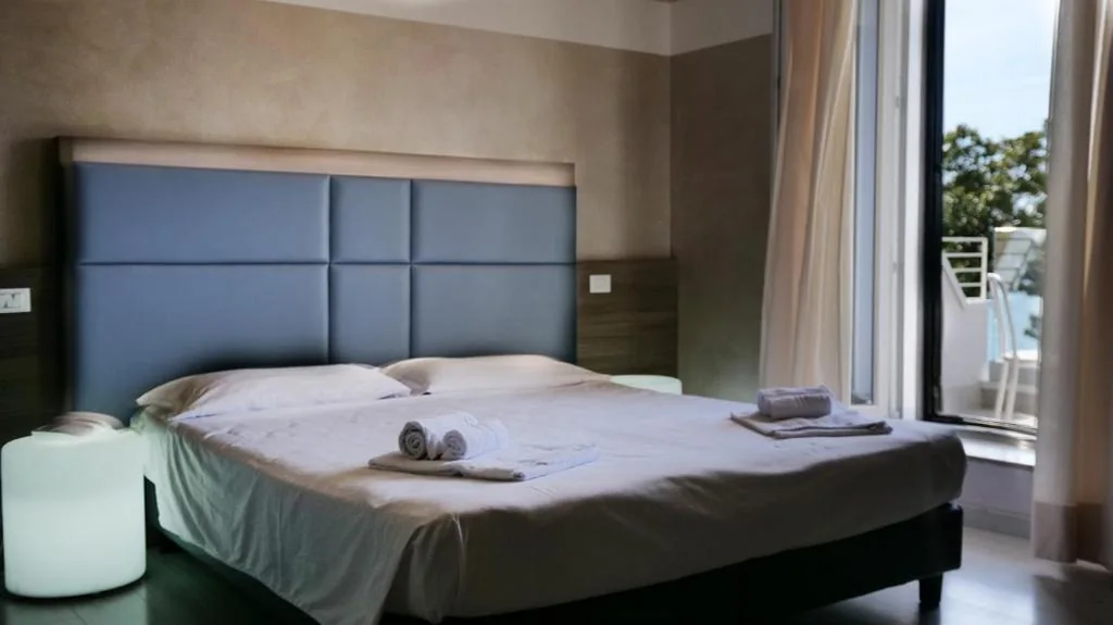 Double Room with Balcony and Lake View — Hotel Riviera