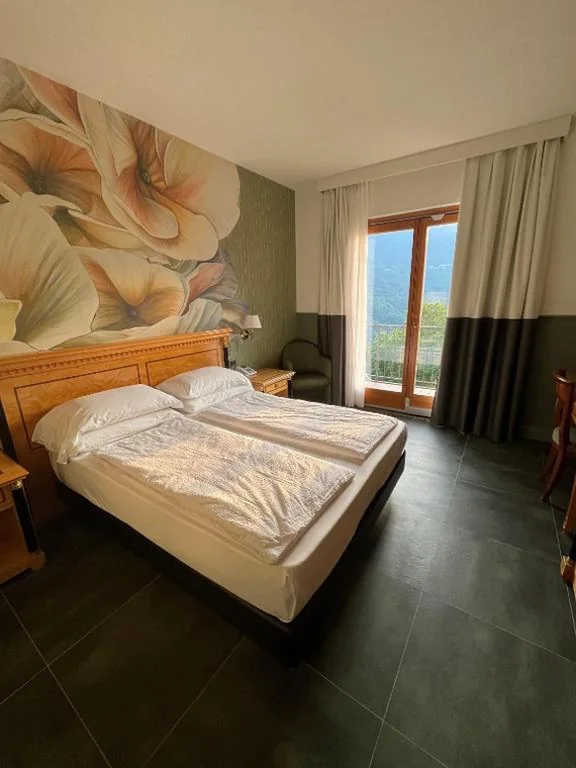 Double Room with Balcony and Lake View — Villa Selene