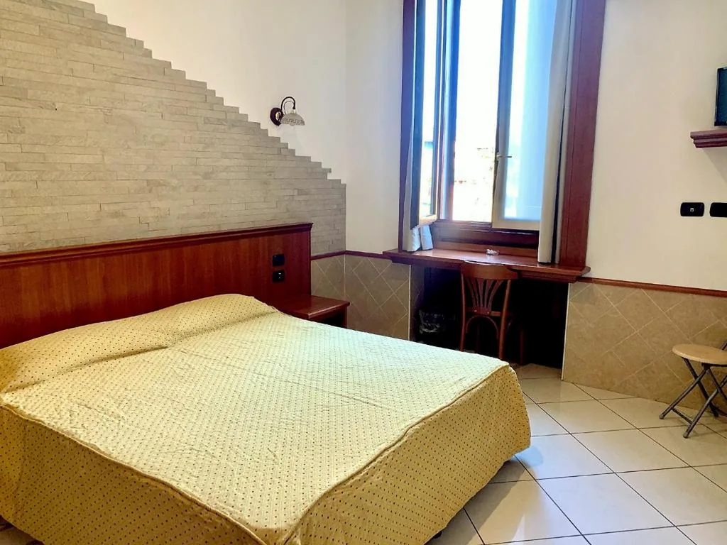 Camera Matrimoniale con Balcone — Hotel Astrid