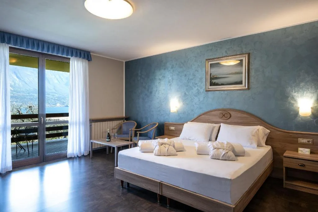 Double Room with Balcony — Hotel Caravel