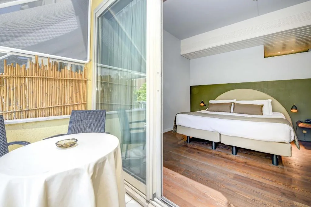 Double Room with Balcony — Hotel City