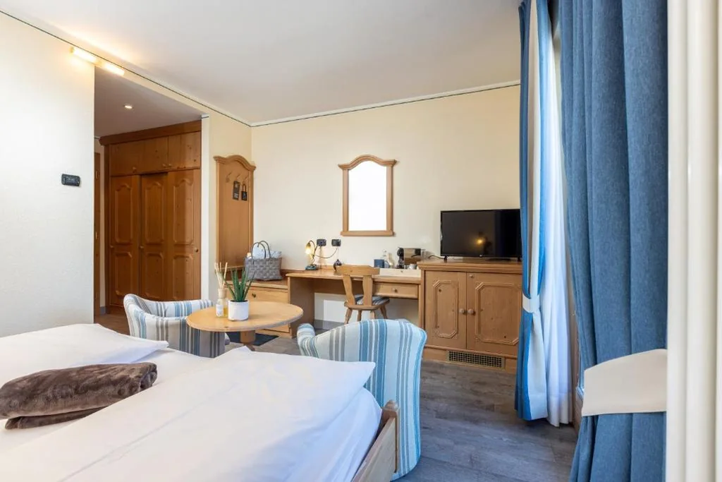 Double Room with Balcony — Hotel Flora