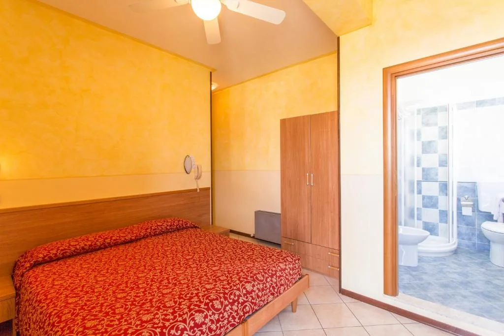 Camera Matrimoniale con Balcone — Hotel Sorriso