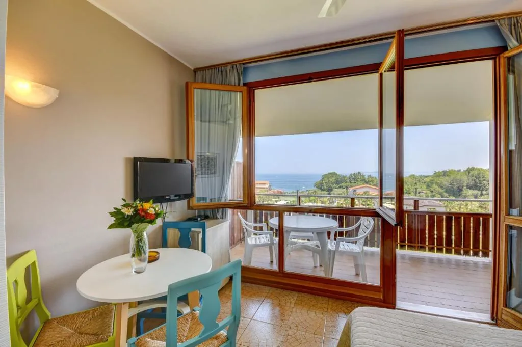 Camera Matrimoniale con Balcone o Terrazza - senza Cucina — Apparthotel San Sivino