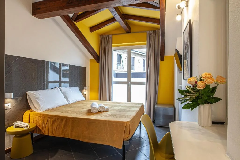 Camera Matrimoniale con Balcone — RRRapido Hotel
