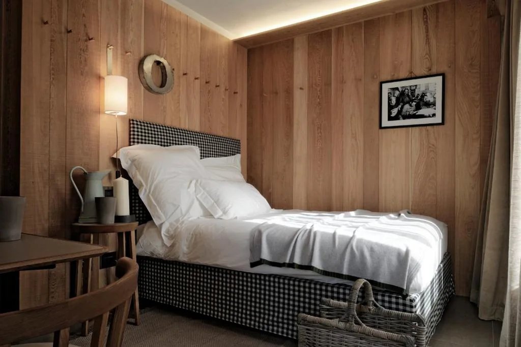 Double Room with Queen Size Bed — Eden Hotel