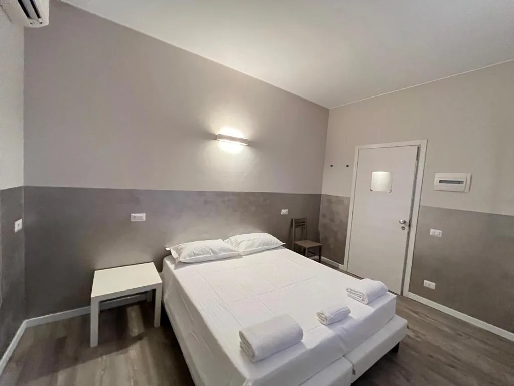 Double Room with Shared Facilities — Bergamo Automatic Rooms Self check-in