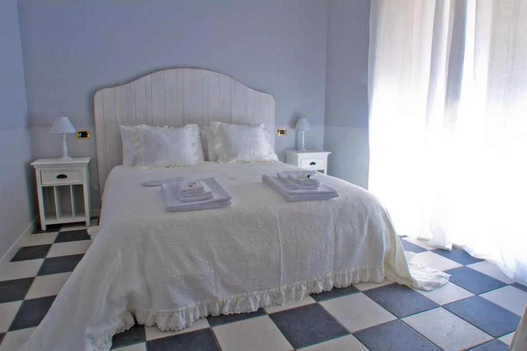 Camera Matrimoniale con Terrazza — Borgo Manzoni – Charming House