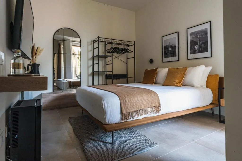 Double Room with Terrace — Gaby Lake Suites