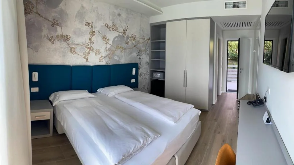 Camera Matrimoniale con Vista Lago a Villa Silvia — Hotel Ideal
