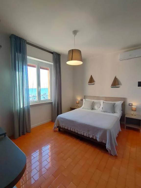 Camera Matrimoniale con Vista Lago — Albergo La Pescatrice