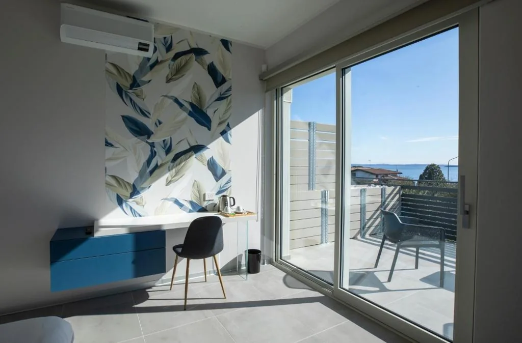 Double Room with Lake View — B&B Fior di Magnolia