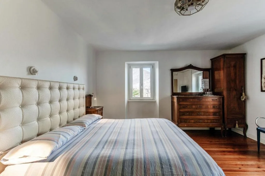 Double Room with Lake View — Bellagio Bed & Breakfast