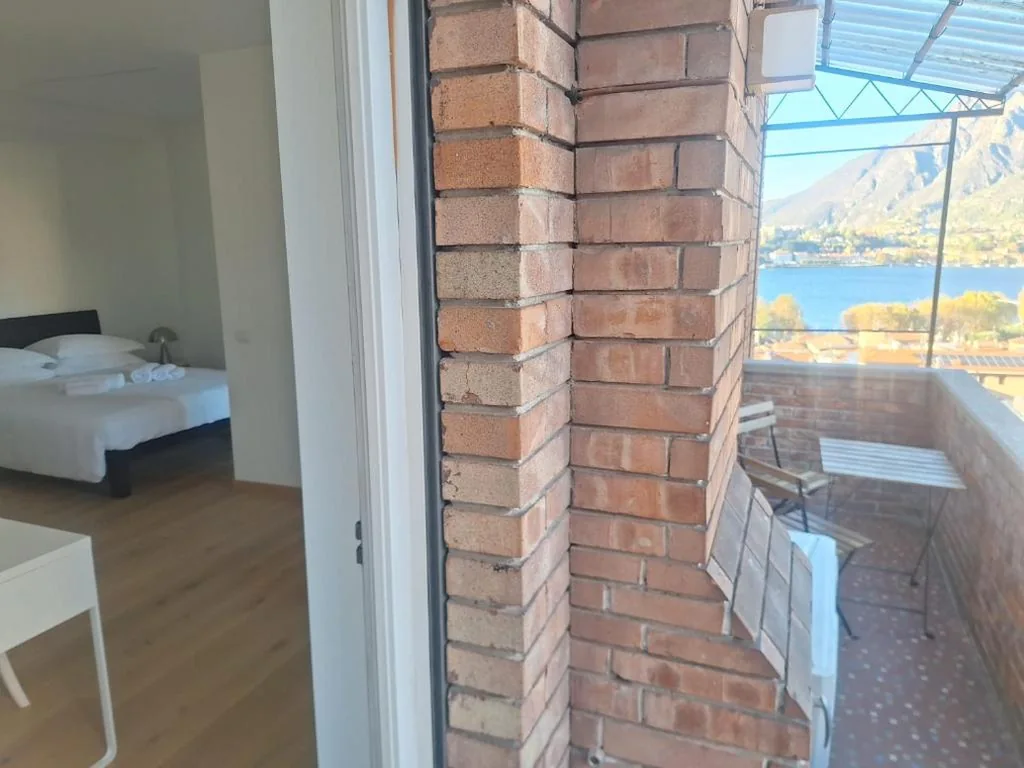 Camera Matrimoniale con Vista Lago — Bovara 49