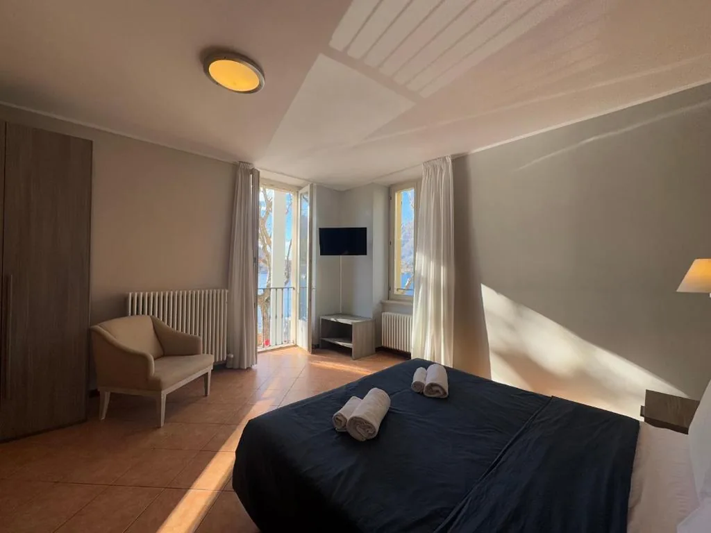 Camera Matrimoniale con Vista Lago — Casa al Lago