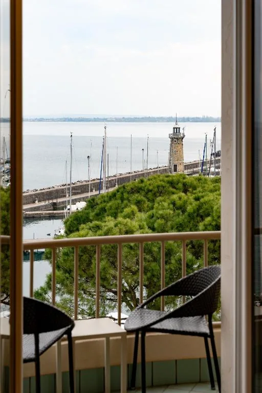 Double Room with Lake View and Balcony — Hotel Vittorio