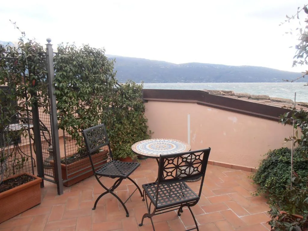 Camera Matrimoniale con Vista Lago e Terrazza — Hotel Garnì Bartabel