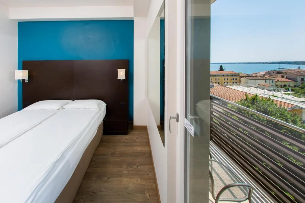Double Room with Lake View — Hotel Bonotto