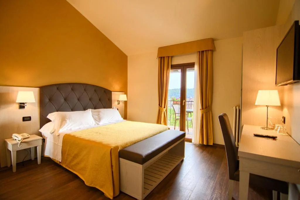 Camera Matrimoniale con Vista Lago — Hotel Eden Salò
