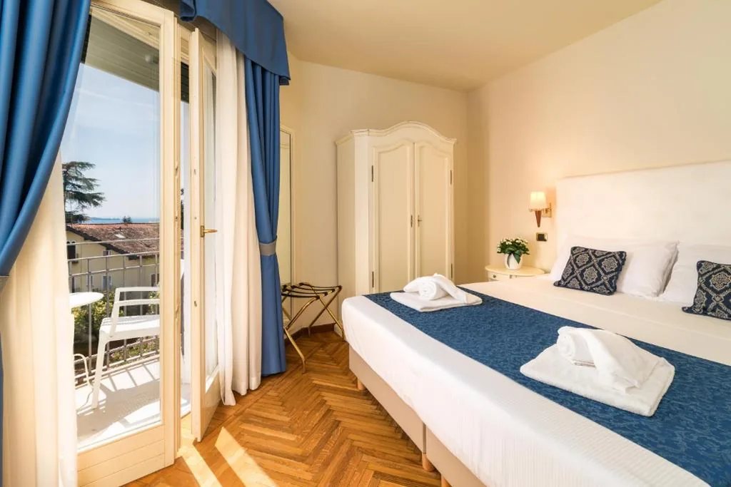 Camera Matrimoniale con Vista Lago — Hotel Galeazzi