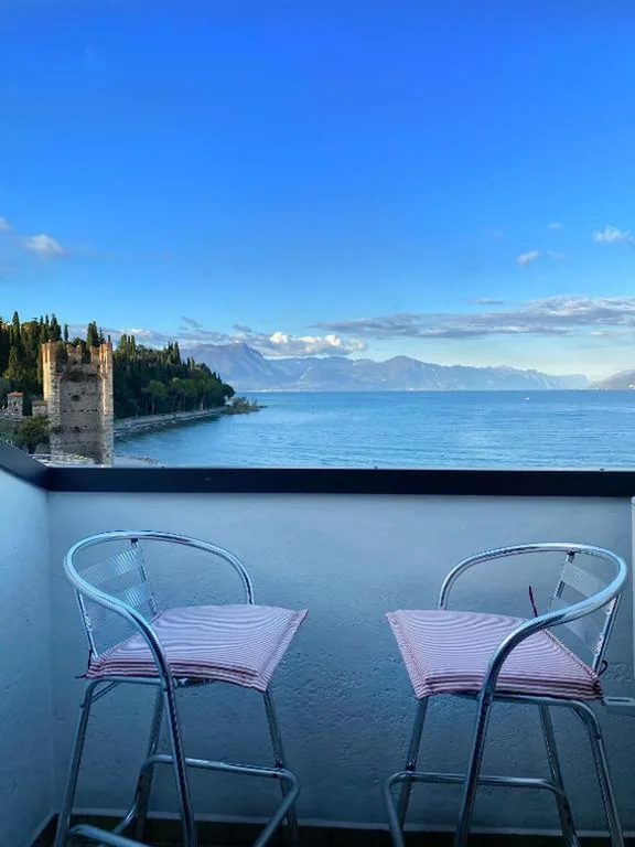 Camera Matrimoniale con Vista Lago — Hotel Grifone