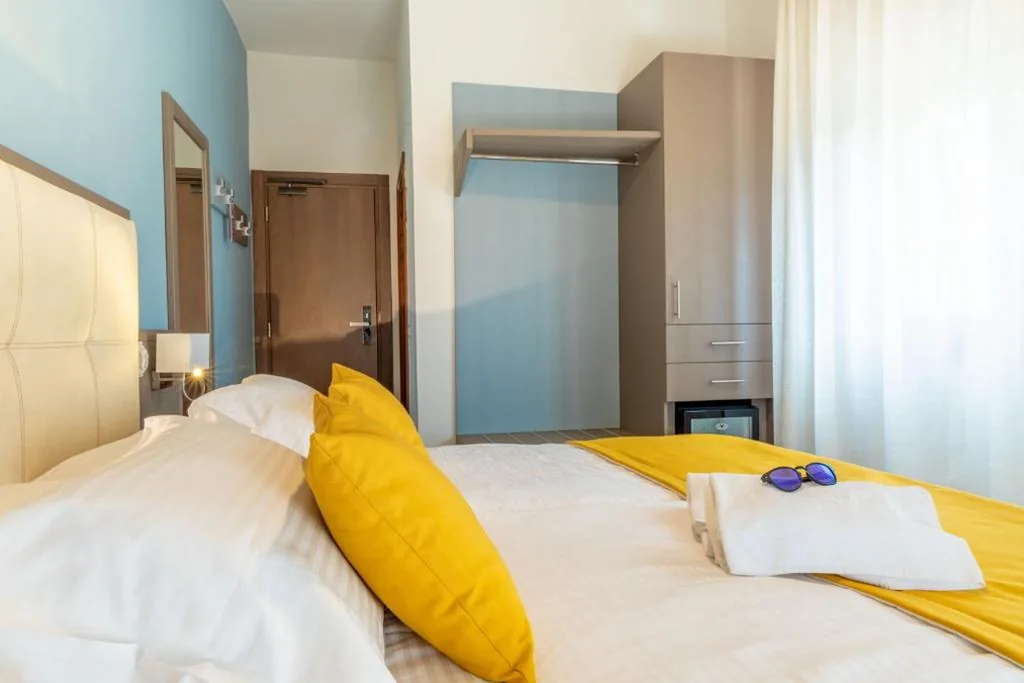 Double Room with Lake View — Hotel Limone