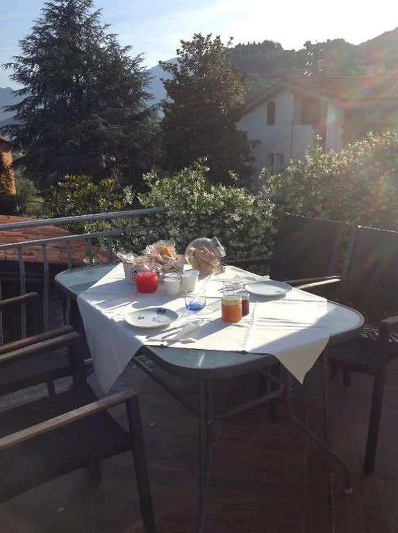 Camera Matrimoniale con Vista Lago — Il Gelsomino