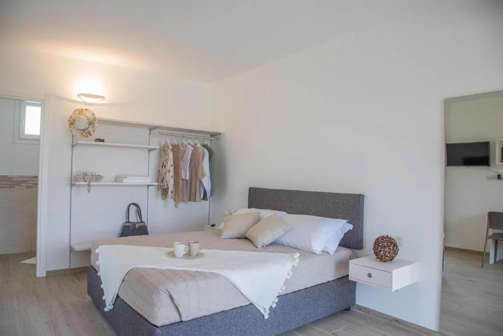 Camera Matrimoniale con Vista Lago — Villa La Rosa B&B