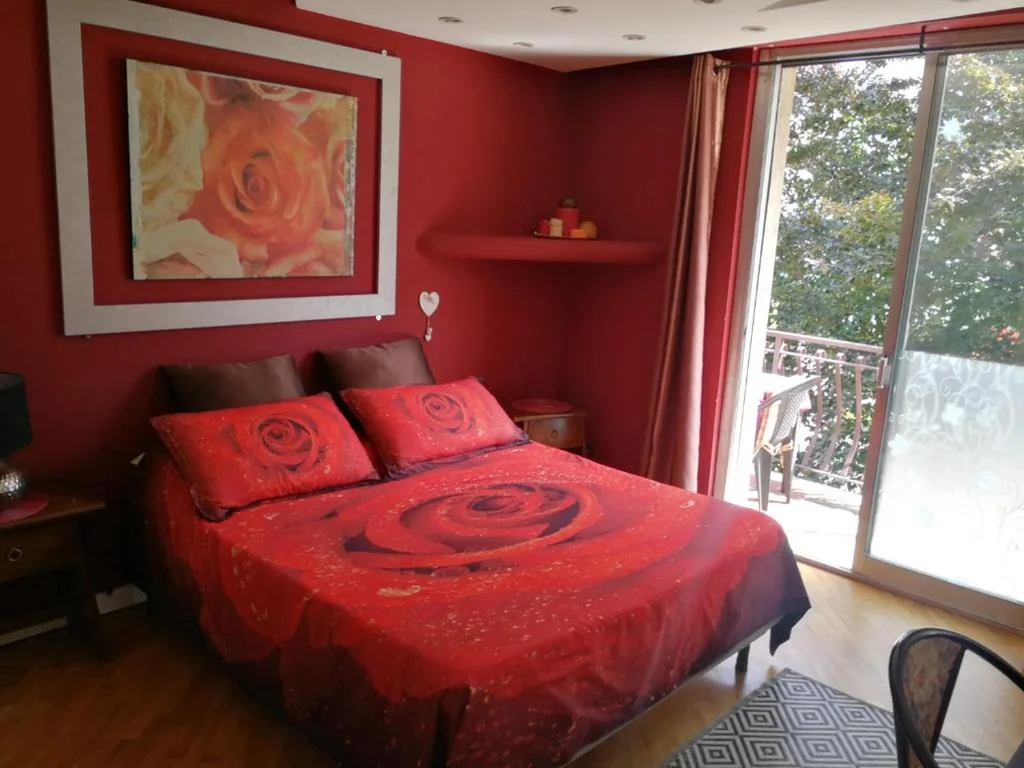 Camera Matrimoniale con Vista Montagna — B&B Il Giardino Delle Fate