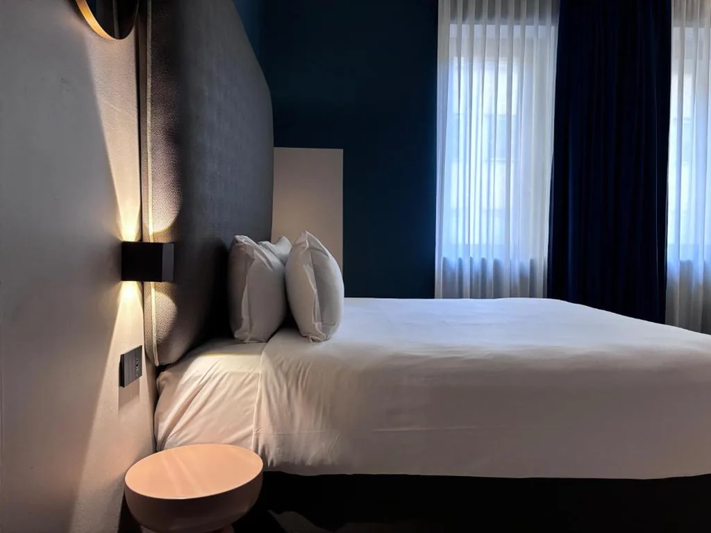 Camera Matrimoniale Deluxe — AV Hotel Milano