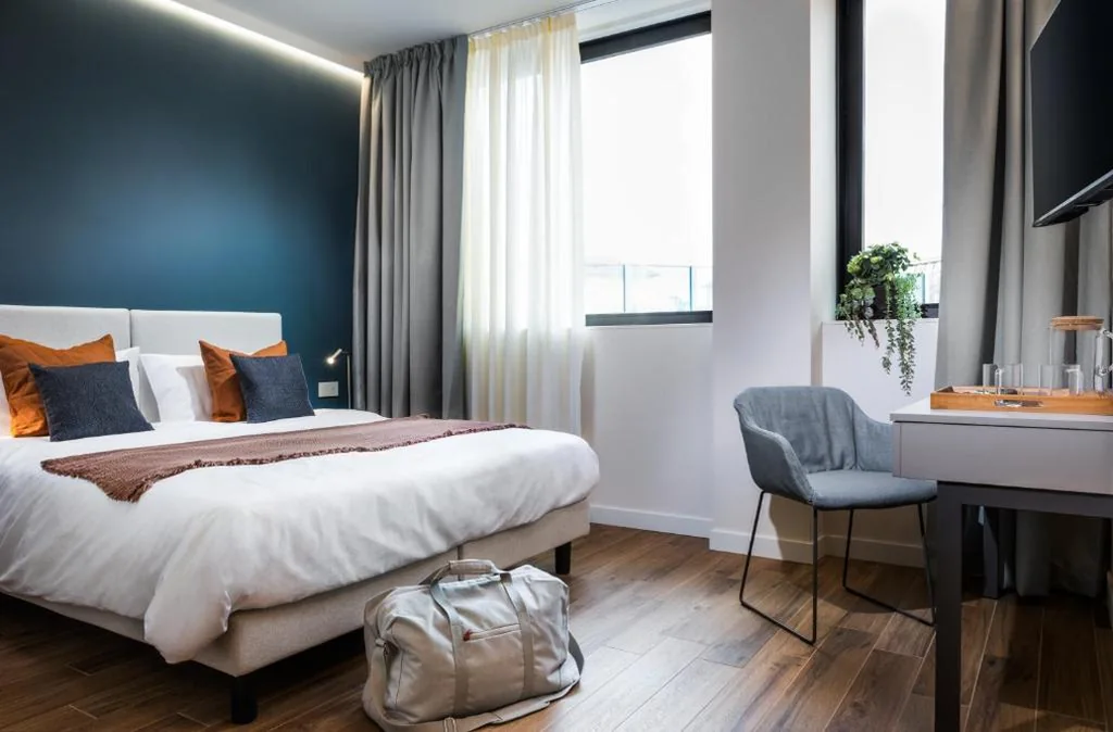 Deluxe Double Room — CO99 Art Building Residence