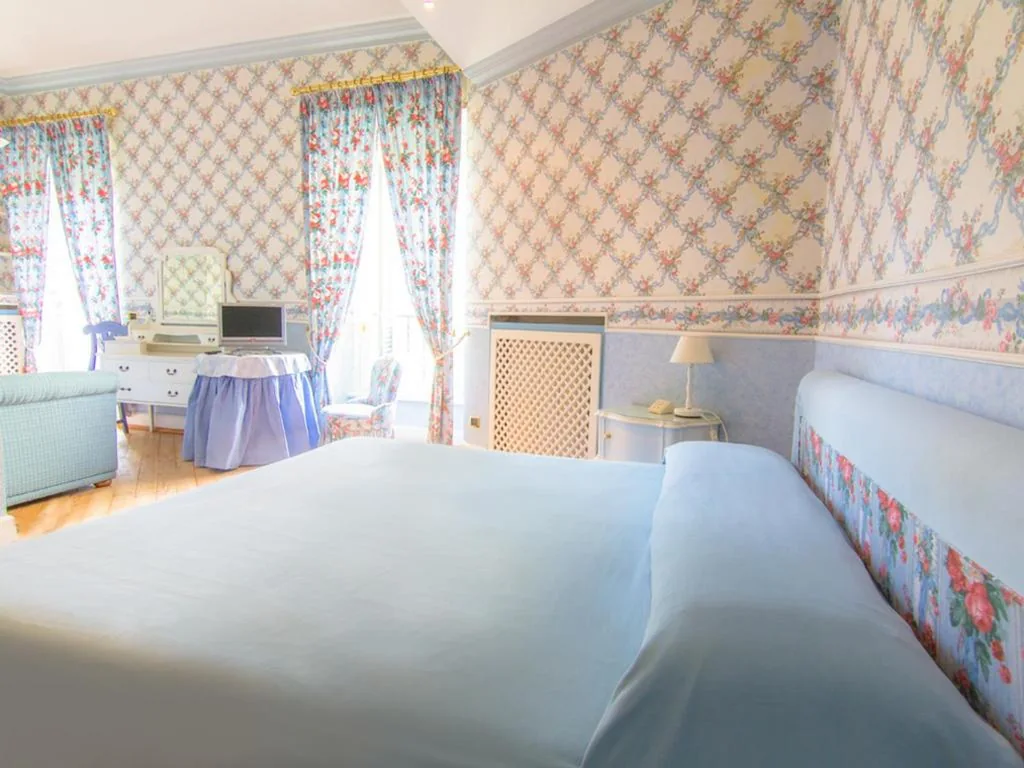 Camera Matrimoniale Deluxe con 1 Letto Supplementare — Hotel Colonne