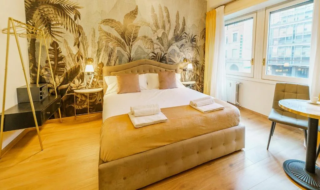 Camera Matrimoniale Deluxe con 1 Letto Supplementare — Romana Suites