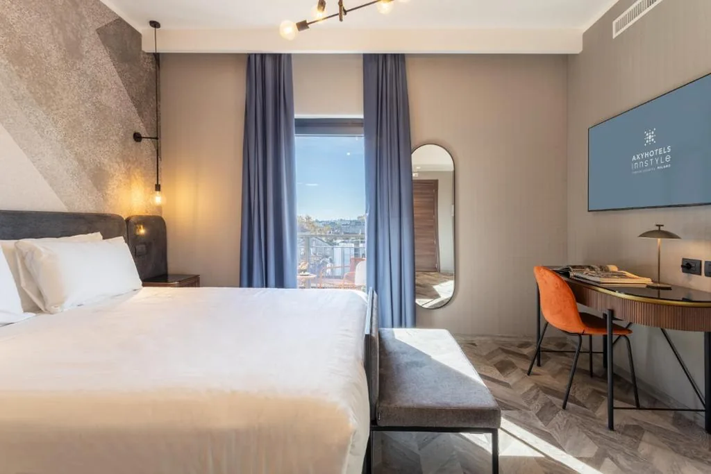 Camera Matrimoniale Deluxe con Balcone — AXYHOTELS InnStyle Milano