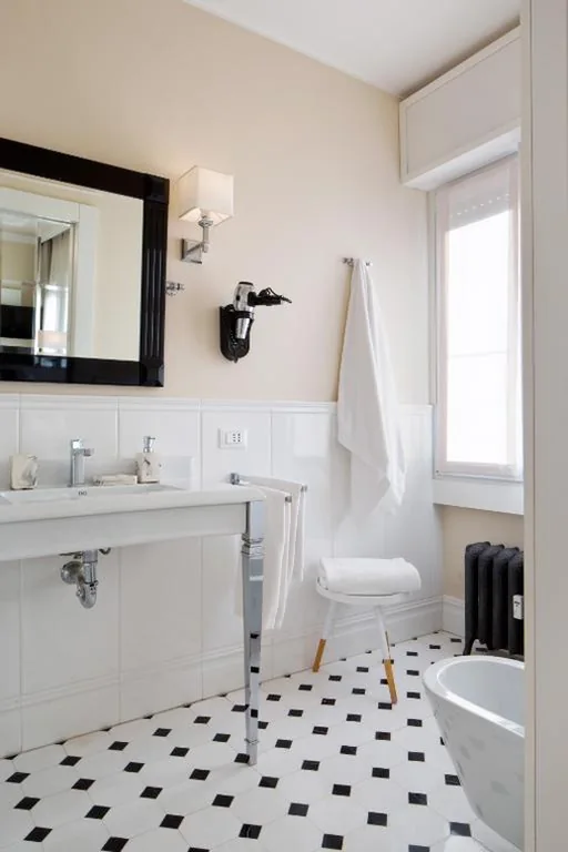 Deluxe Double Room with Balcony and City View — Suite Milano Duomo