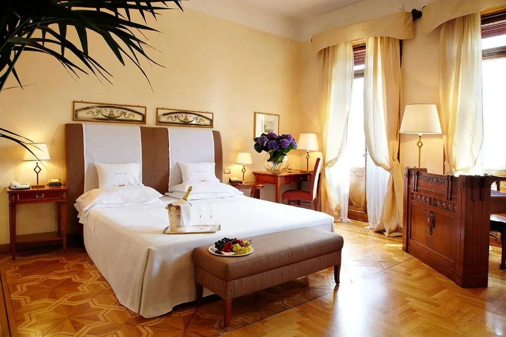 Camera Matrimoniale Deluxe con Balcone e Vista Lago — Hotel Laurin