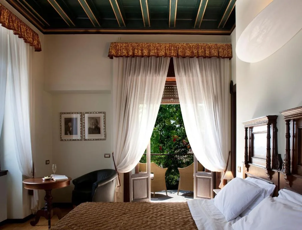 Camera Matrimoniale Deluxe con Balcone e Vista Lago — Hotel Villa Giulia