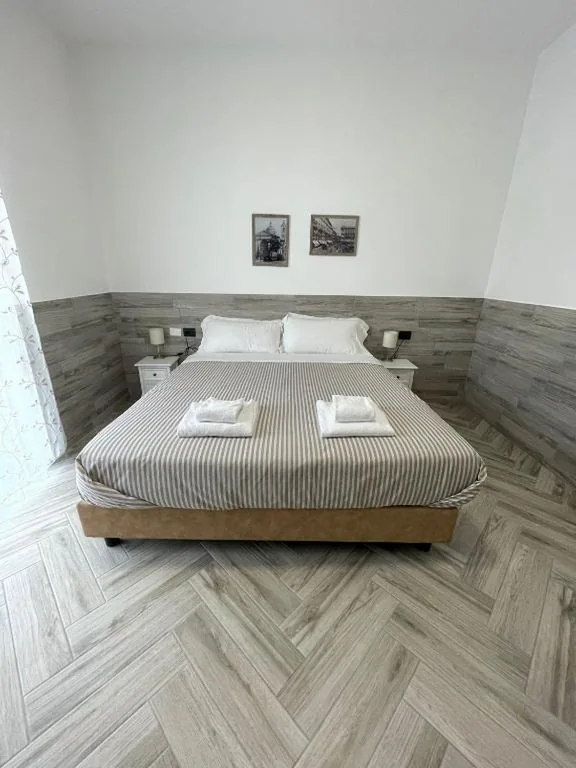 Deluxe Double Room with Balcony — Holiday Rooms Rho